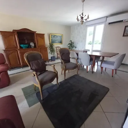 Aux Buzons, Jolie Champenoise Villa *
