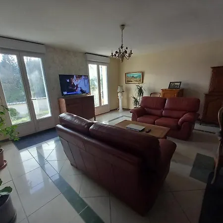 Aux Buzons, Jolie Champenoise Villa Moslins